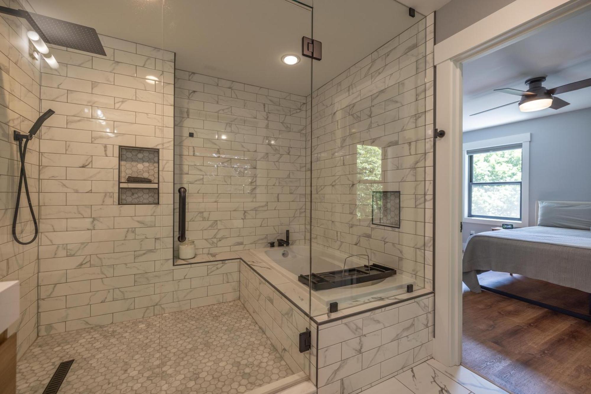 阿什维尔Mid-Century Modern Impeccable Remodel With Hot Tub别墅 外观 照片