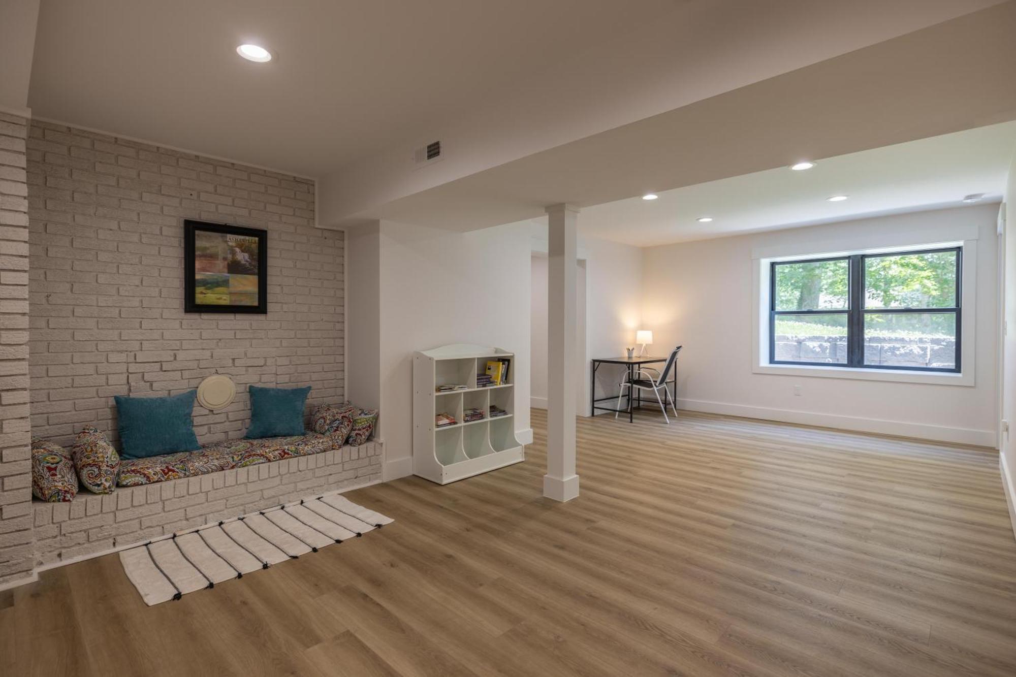 阿什维尔Mid-Century Modern Impeccable Remodel With Hot Tub别墅 外观 照片