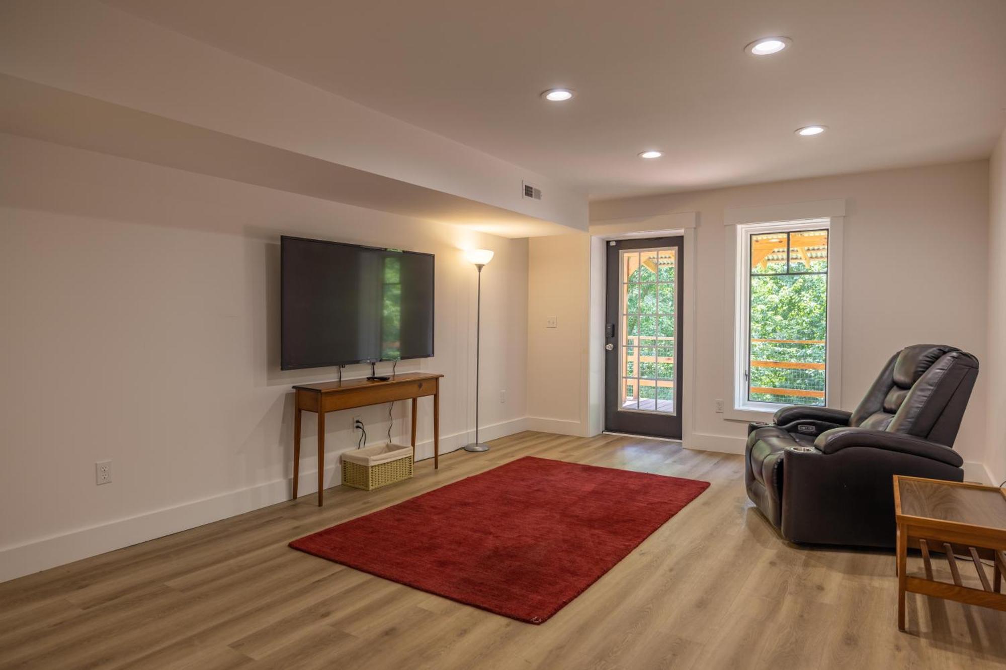 阿什维尔Mid-Century Modern Impeccable Remodel With Hot Tub别墅 外观 照片