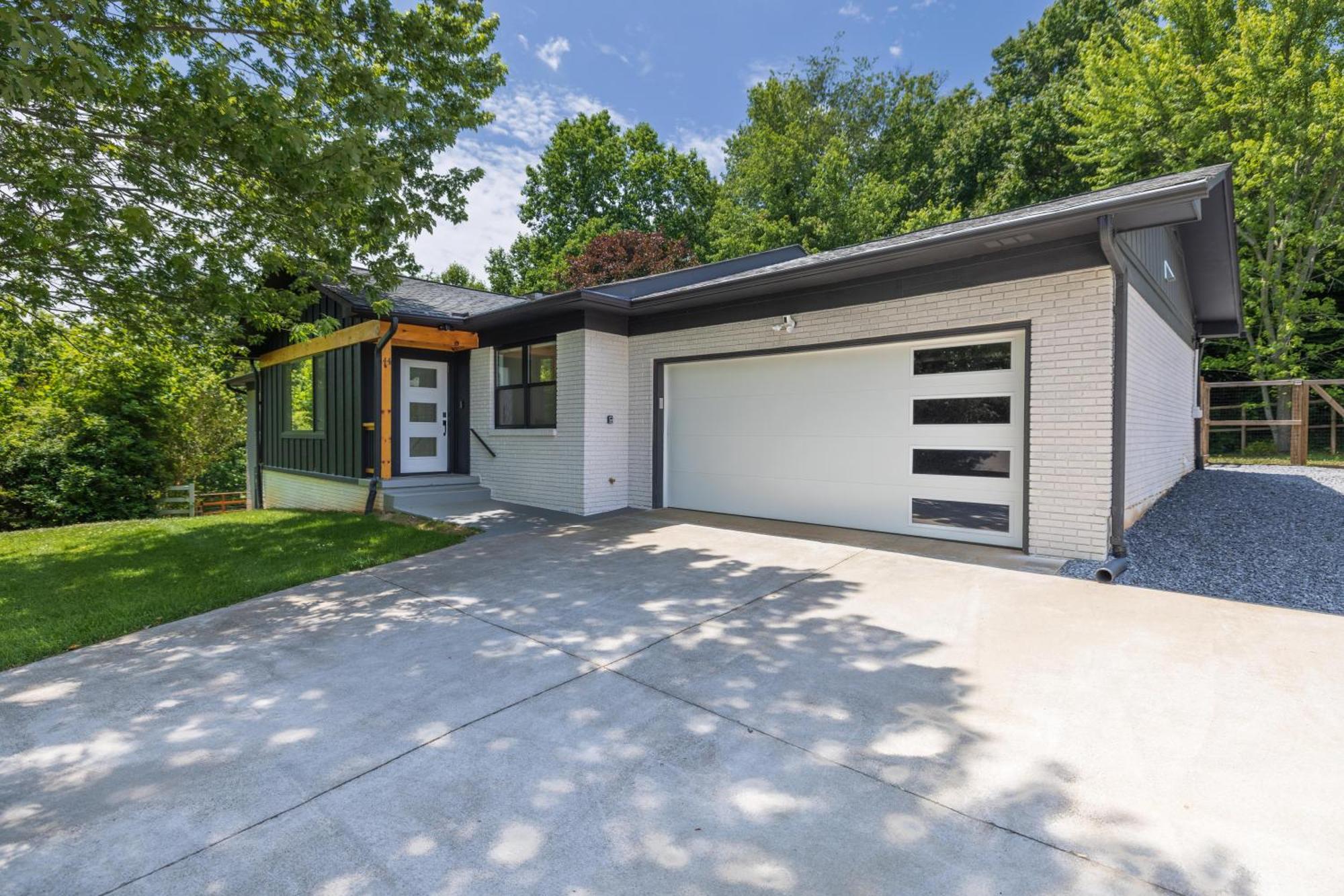阿什维尔Mid-Century Modern Impeccable Remodel With Hot Tub别墅 外观 照片
